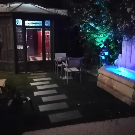 Panzió Les Jardins De La Fontaine 4*