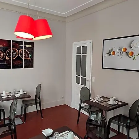Les Jardins De La Fontaine Couette-café 4*