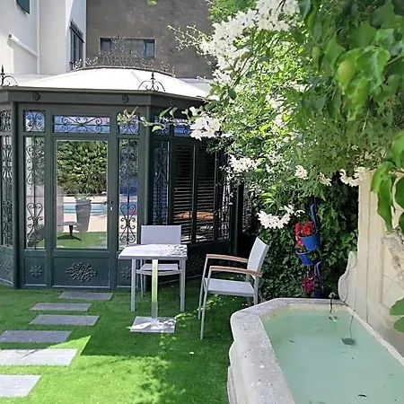 Les Jardins De La Fontaine Couette-café Alès