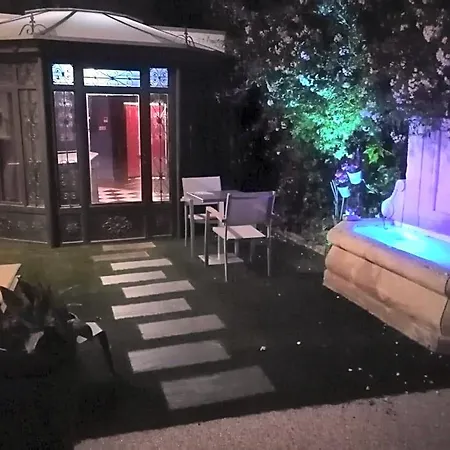 Les Jardins De La Fontaine Couette-café 4*