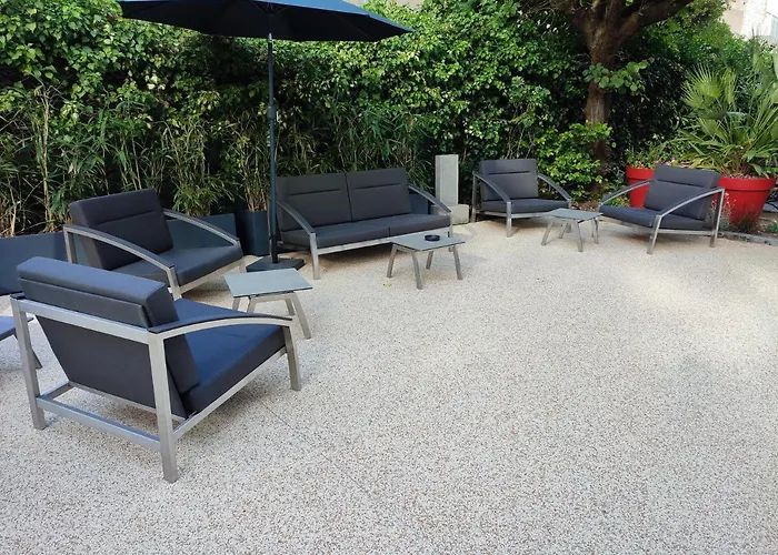 Les Jardins De La Fontaine Bed and Breakfast Alès