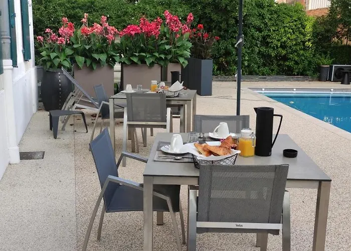 Les Jardins De La Fontaine 4*