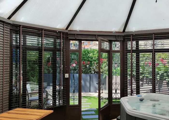 Bed and Breakfast Les Jardins De La Fontaine 4*
