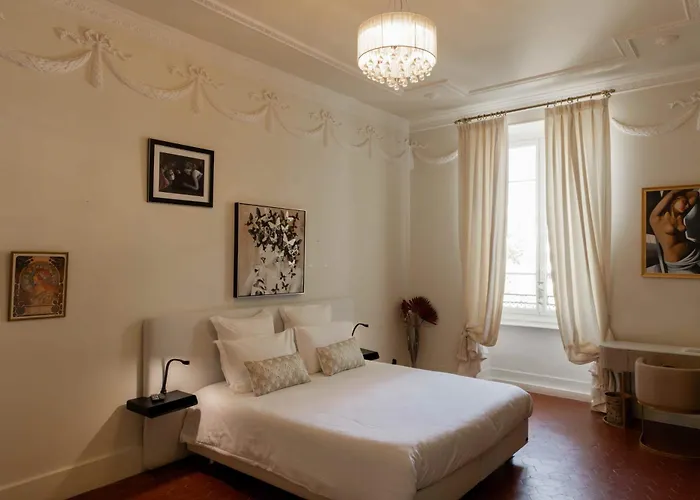 Les Jardins De La Fontaine Bed and Breakfast 4*